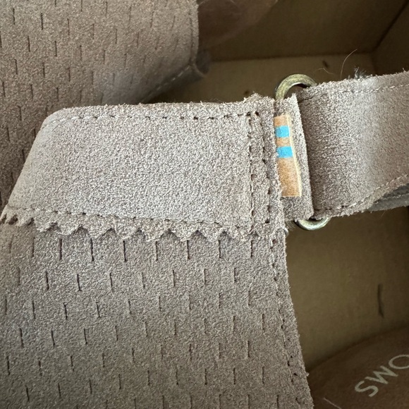 Toms Grenada Women's Taupe/Gray Sandals Suede/Perforated. 10 - Picture 8 of 8